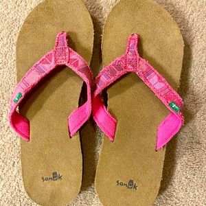Pink SANUK Size 9 flip flops
